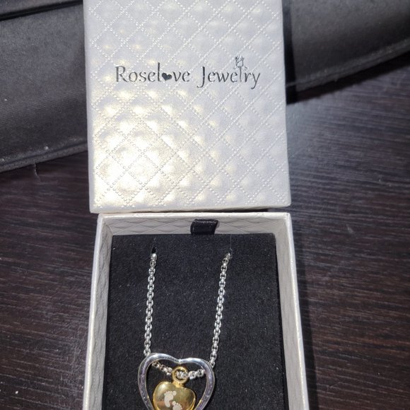 Roselove Jewlery silver/gold plated baby footprint necklace - Picture 2 of 3
